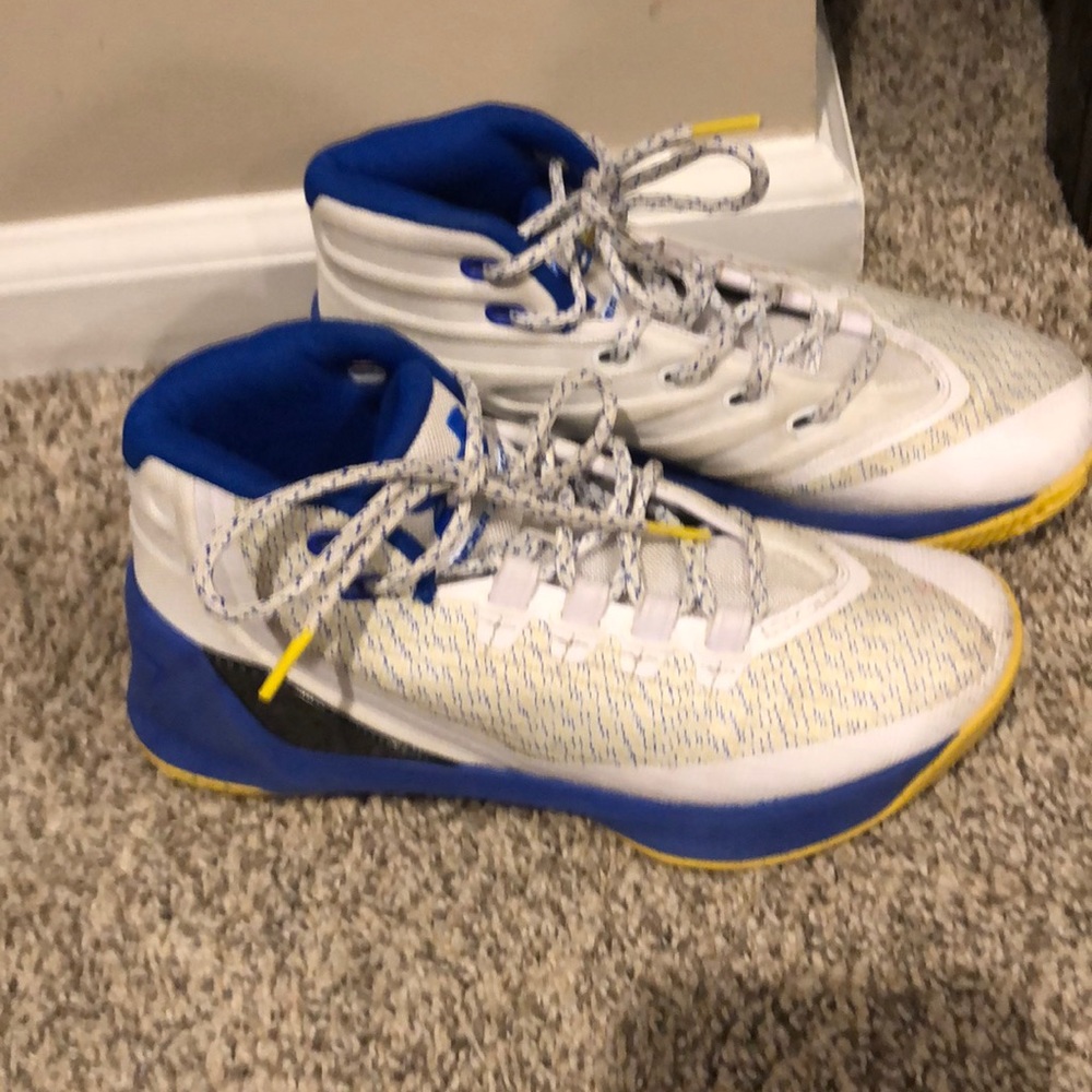 Curry sneaker